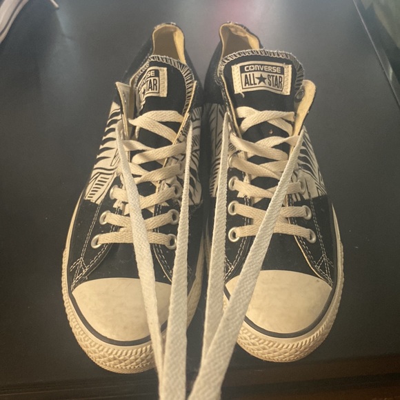 Converse shoes - Picture 2 of 7